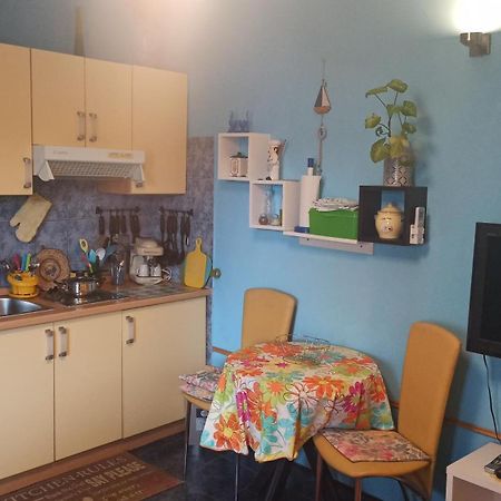 Apartmani Zute Račišće Ruang foto