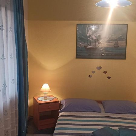 Apartmani Zute Račišće Ruang foto