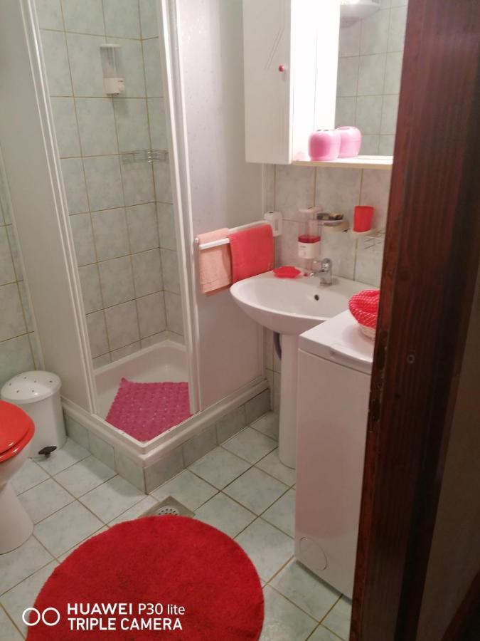 Apartmani Zute Račišće Bagian luar foto