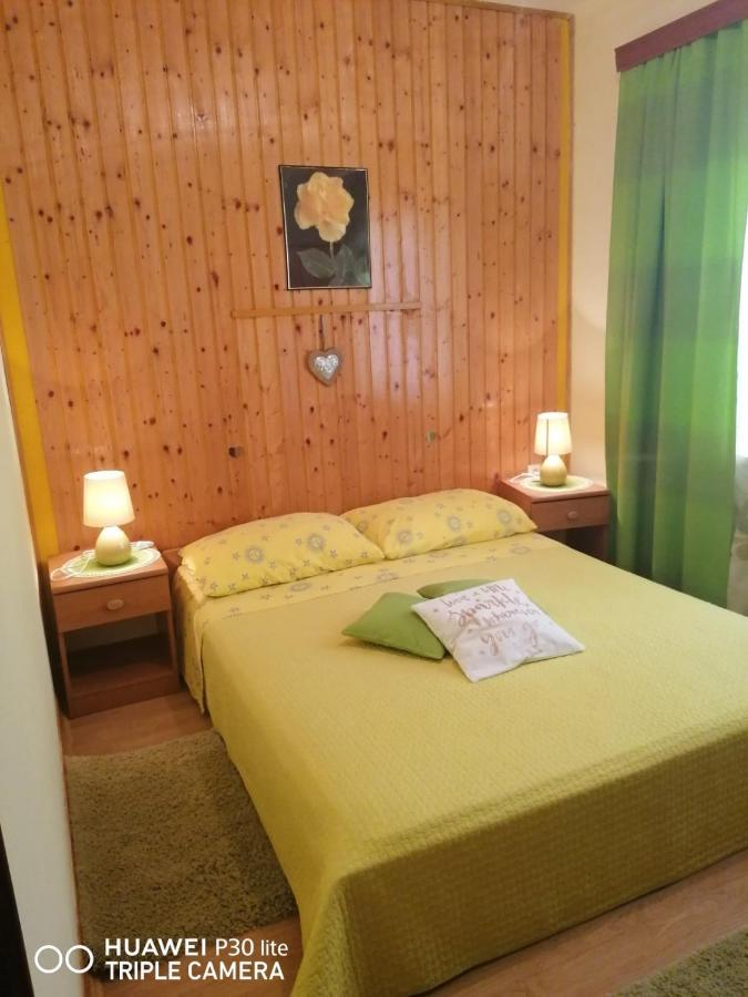 Apartmani Zute Račišće Bagian luar foto