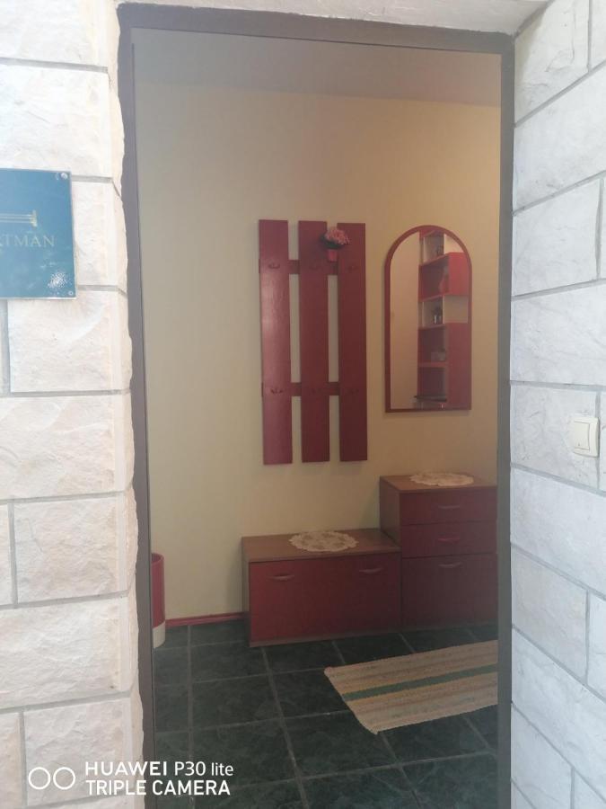 Apartmani Zute Račišće Bagian luar foto