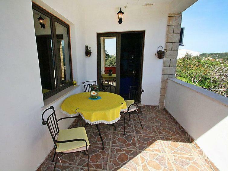 Apartmani Zute Račišće Bagian luar foto